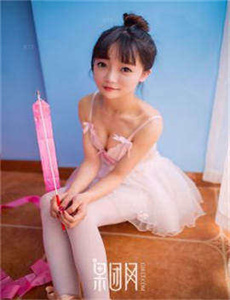 《操美女》